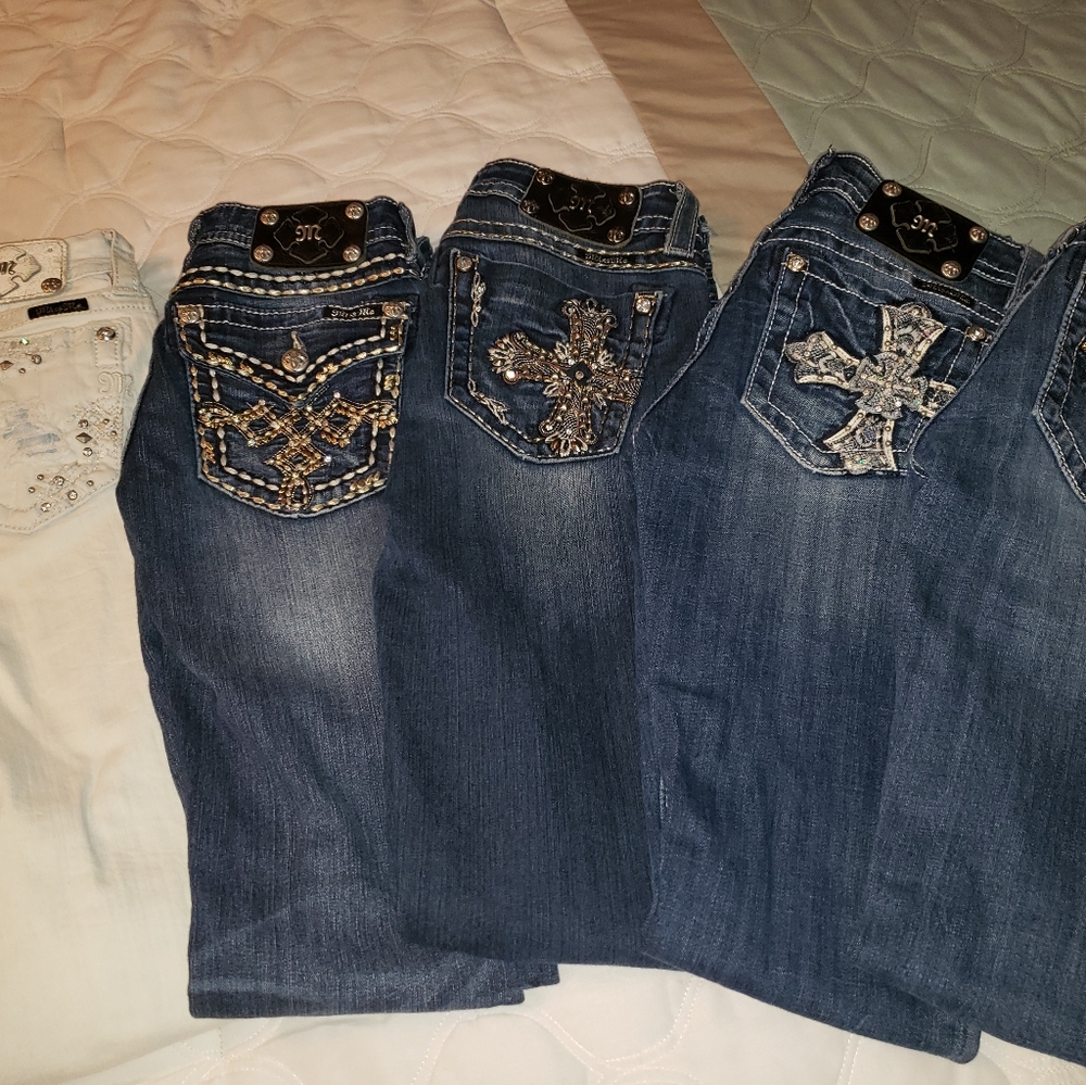 5 pairs of Miss Me Jeans, 3 skinny 2 straight.